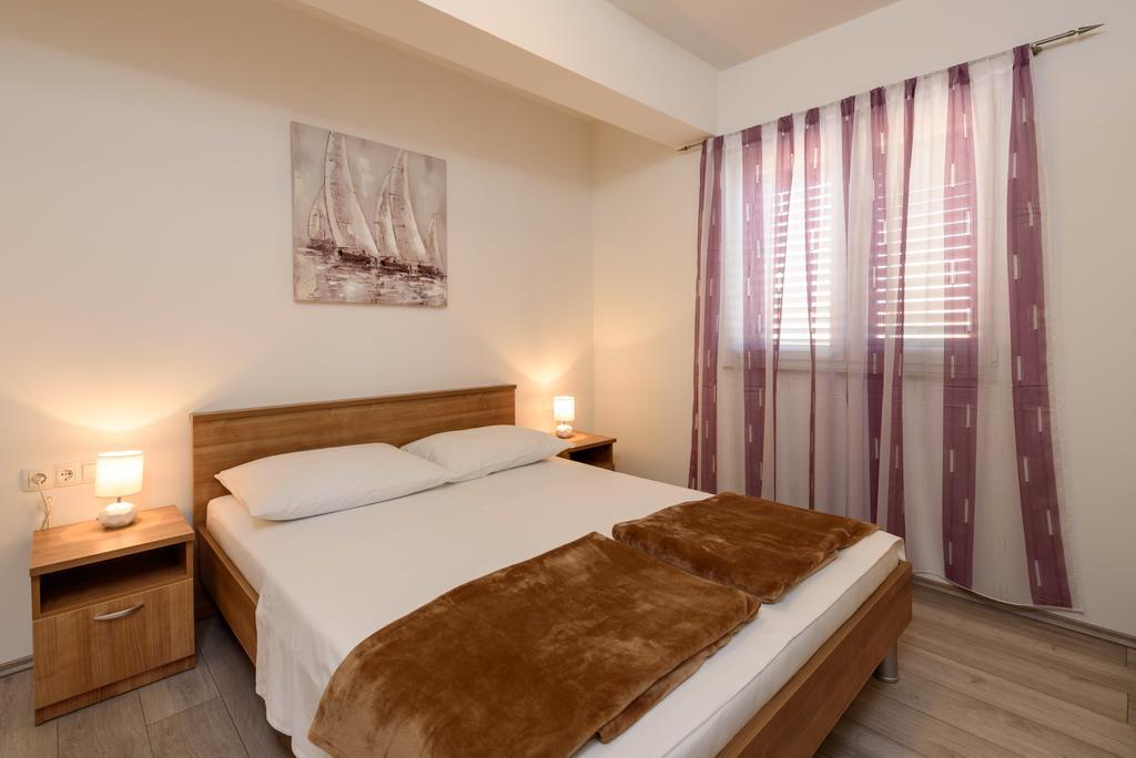 Apartments Robi Trogir Exterior photo
