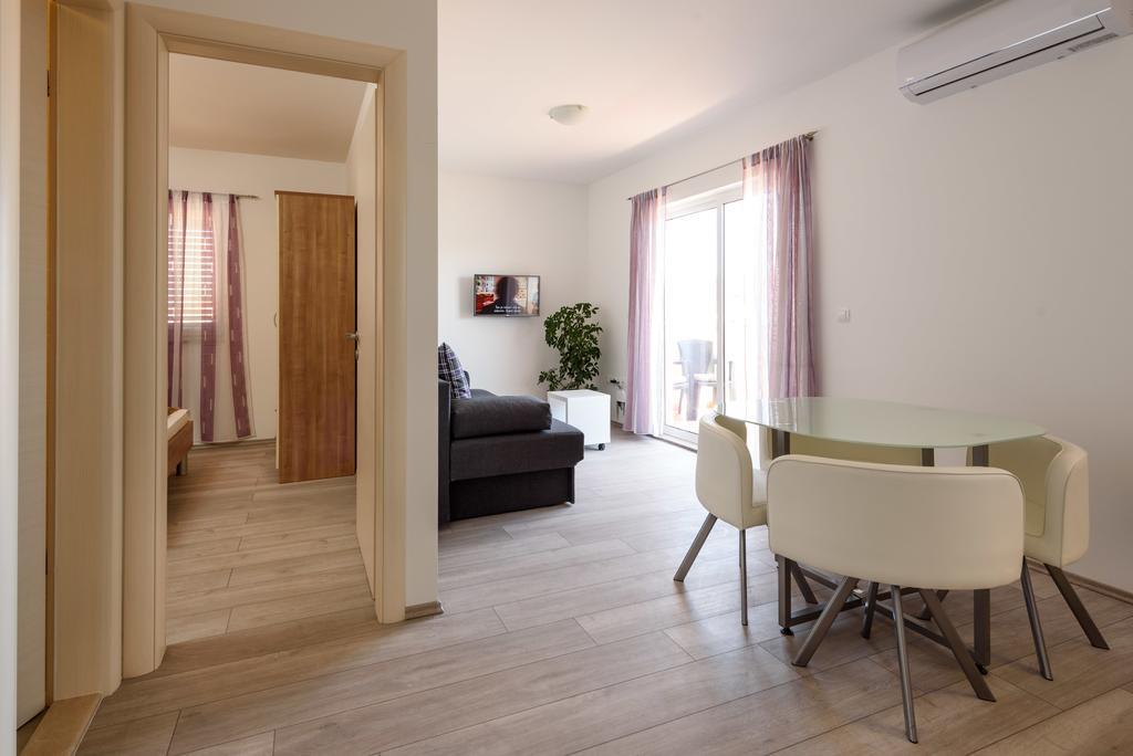 Apartments Robi Trogir Exterior photo