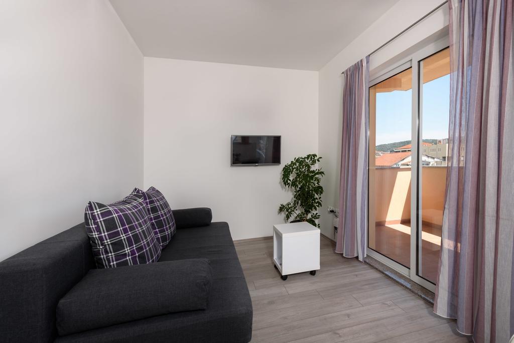 Apartments Robi Trogir Exterior photo