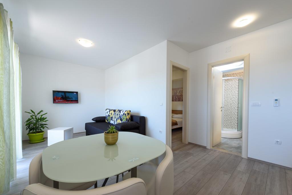 Apartments Robi Trogir Exterior photo