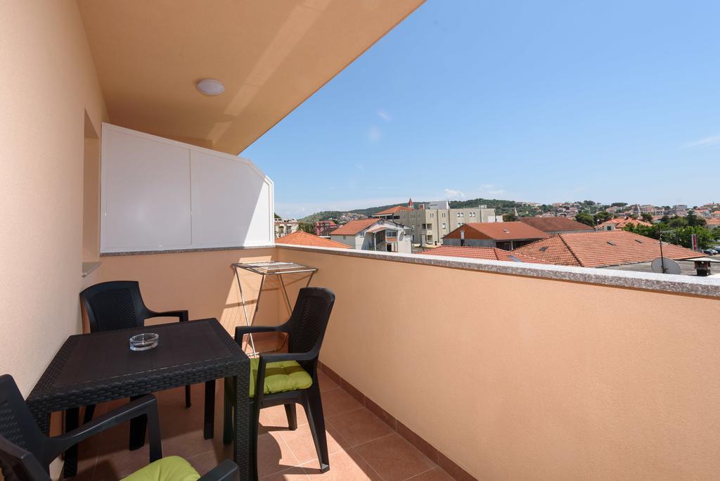 Apartments Robi Trogir Exterior photo